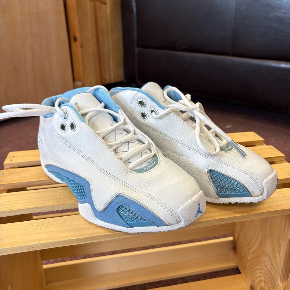 Jordan Low-Top Sneakers in White and Light Blue